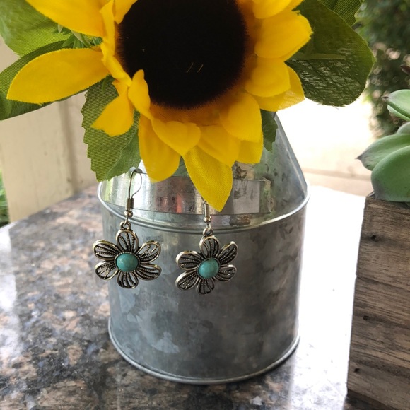 Silver Flowered Drop Earrings with Faux Fashion Turquoise Stone - New - Picture 1 of 5